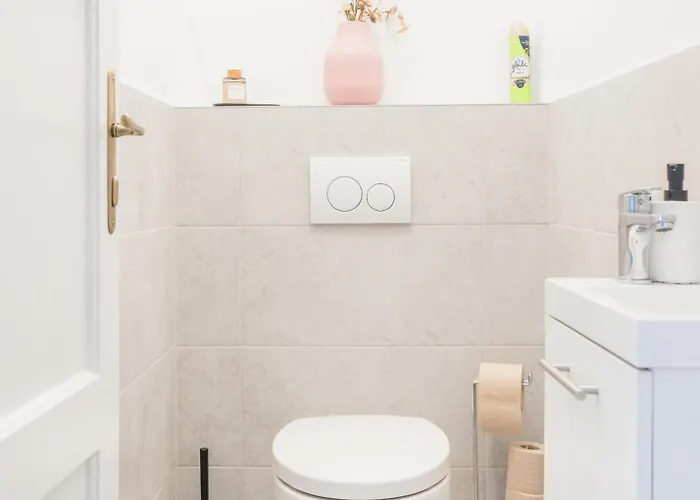 Elegant With Minimalist Design * Budapešť