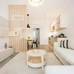 Elegant With Minimalist Design בודפשט
