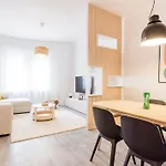 דירה Elegant With Minimalist Design