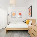 Elegant With Minimalist Design * בודפשט