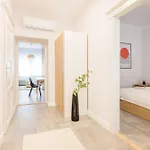 Elegant With Minimalist Design בודפשט