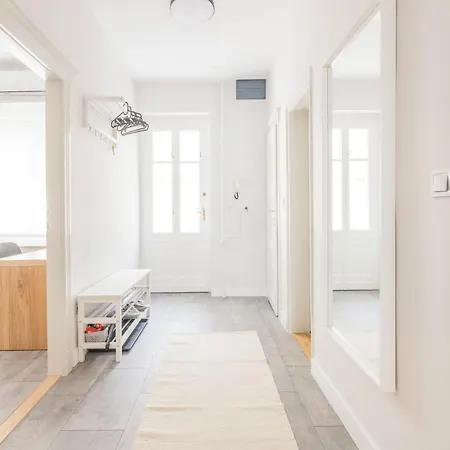 דירה Elegant With Minimalist Design *