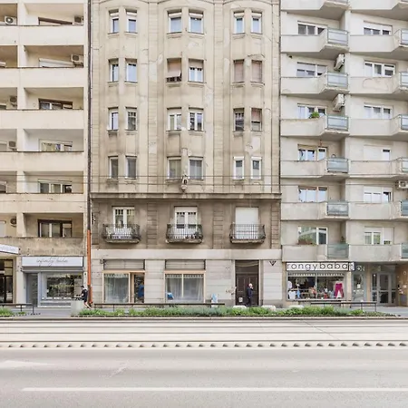 Elegant With Minimalist Design בודפשט