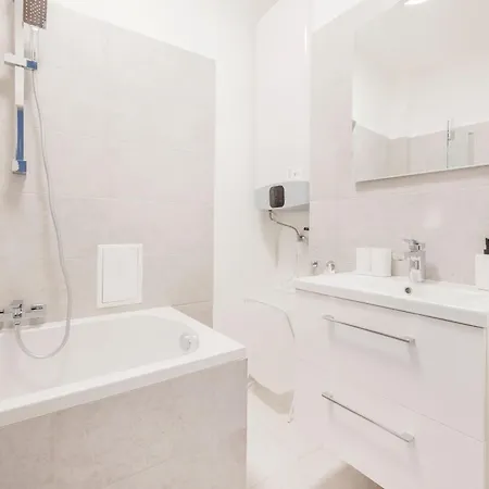 Lägenhet Elegant With Minimalist Design Budapest